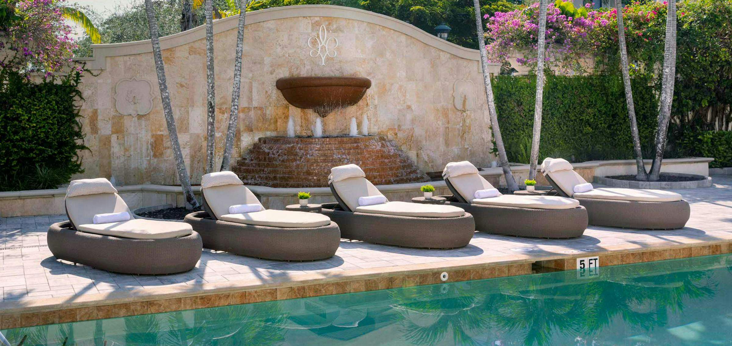 Texacraft Em Chaise Lounges by the Pool